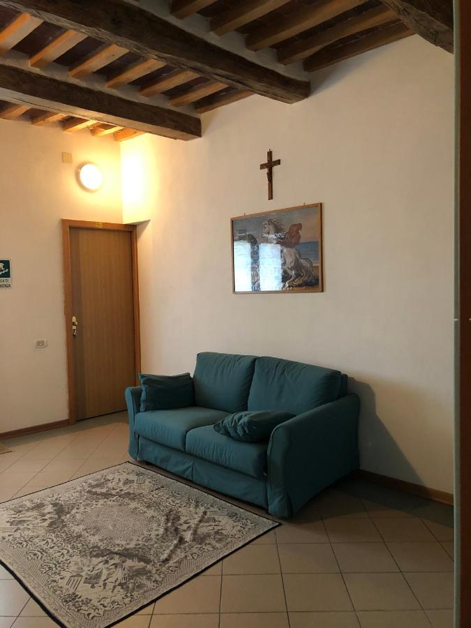 Residenza Pitigliano Gens Petilia - Nuova Gestione Hotel Екстериор снимка
