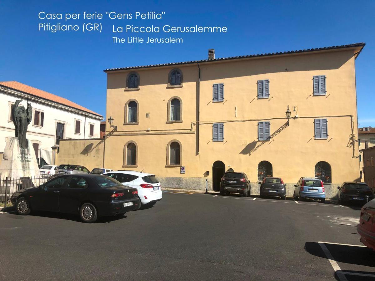 Residenza Pitigliano Gens Petilia - Nuova Gestione Hotel Екстериор снимка