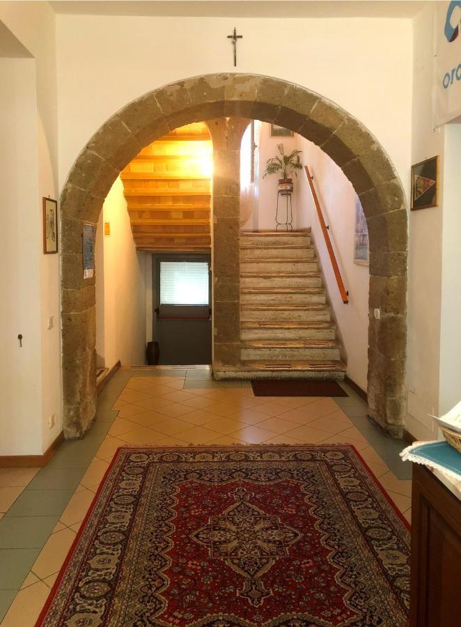 Residenza Pitigliano Gens Petilia - Nuova Gestione Hotel Екстериор снимка