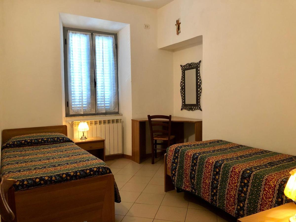 Residenza Pitigliano Gens Petilia - Nuova Gestione Hotel Екстериор снимка