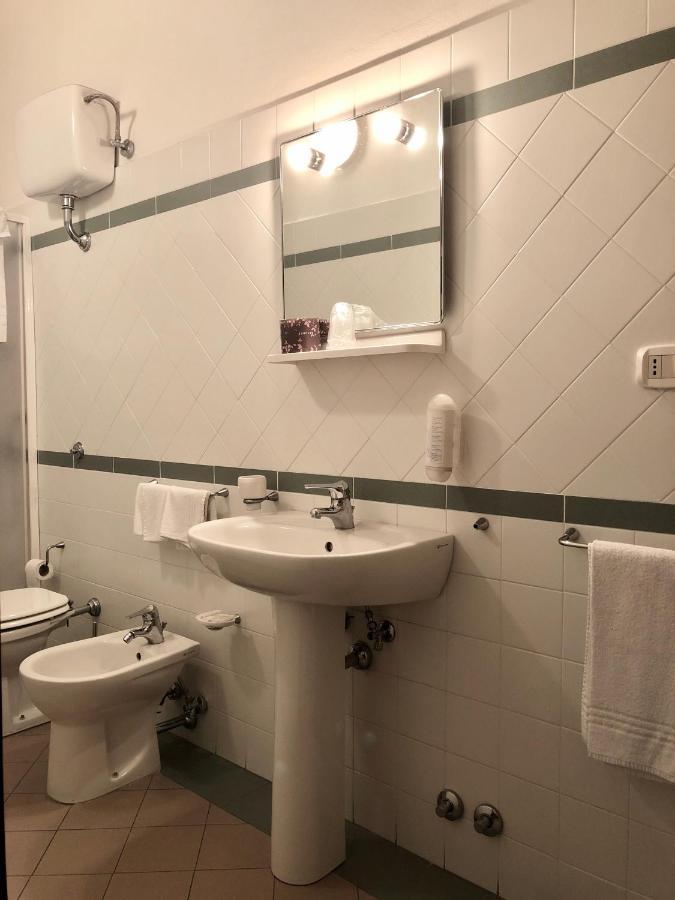 Residenza Pitigliano Gens Petilia - Nuova Gestione Hotel Екстериор снимка