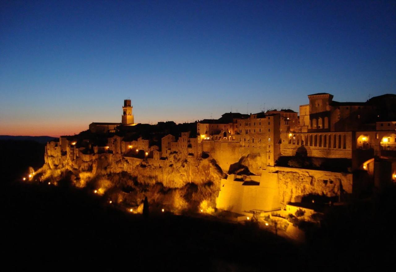 Residenza Pitigliano Gens Petilia - Nuova Gestione Hotel Екстериор снимка