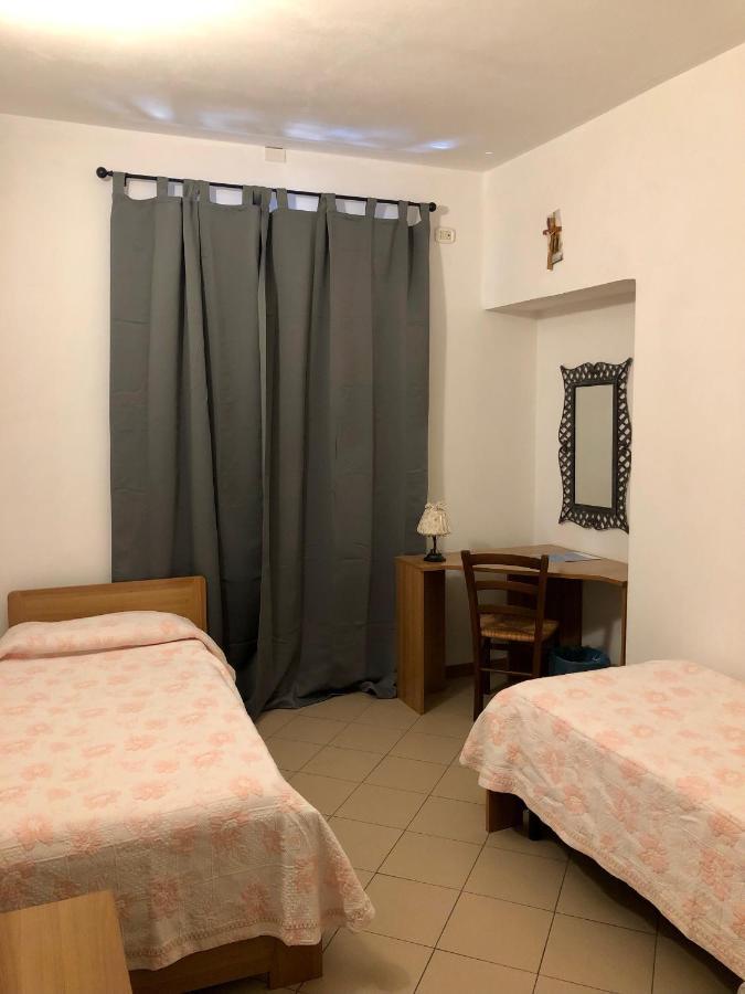 Residenza Pitigliano Gens Petilia - Nuova Gestione Hotel Екстериор снимка
