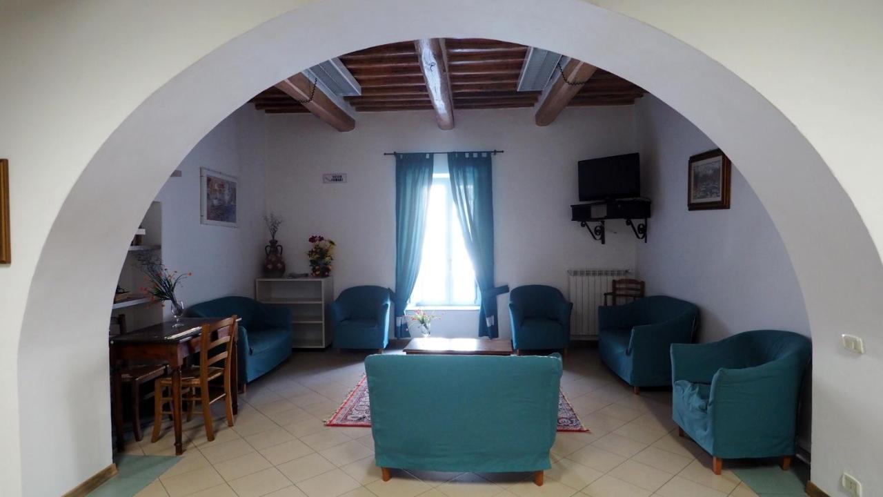 Residenza Pitigliano Gens Petilia - Nuova Gestione Hotel Екстериор снимка