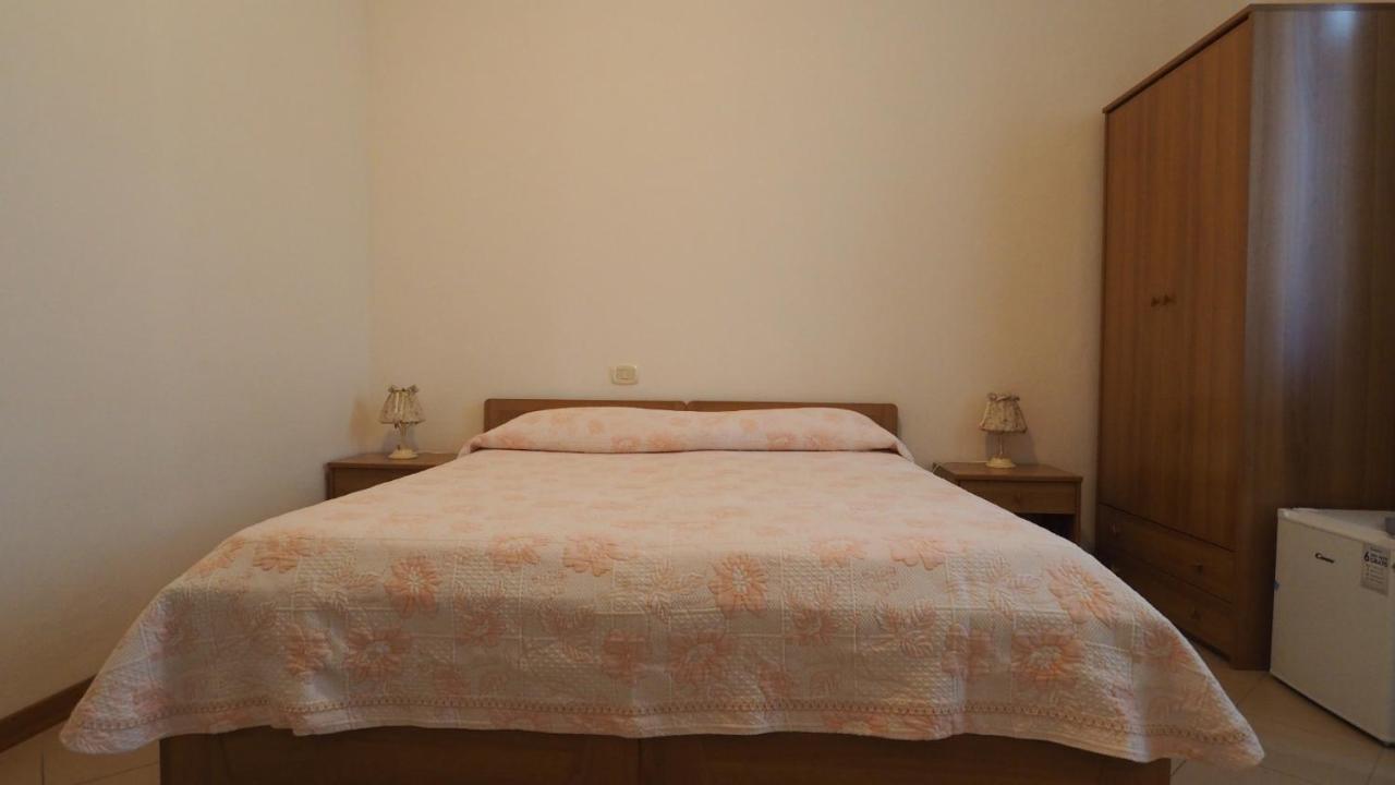 Residenza Pitigliano Gens Petilia - Nuova Gestione Hotel Екстериор снимка