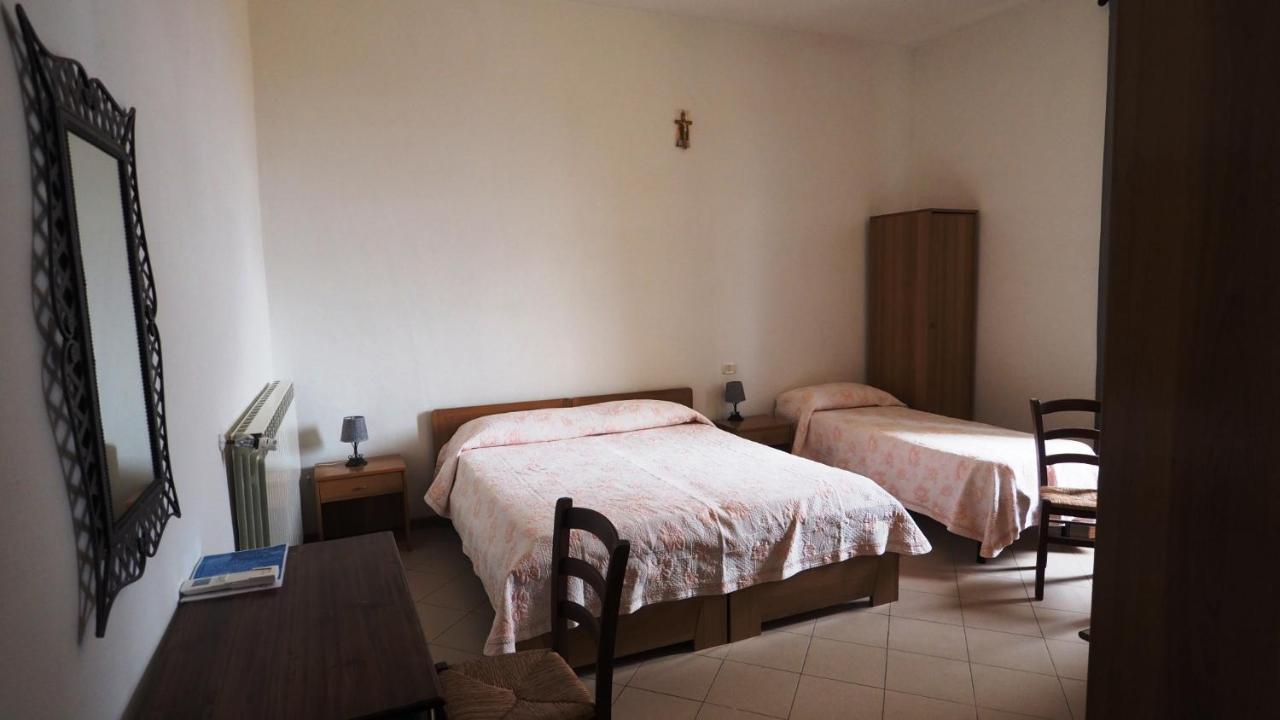 Residenza Pitigliano Gens Petilia - Nuova Gestione Hotel Екстериор снимка
