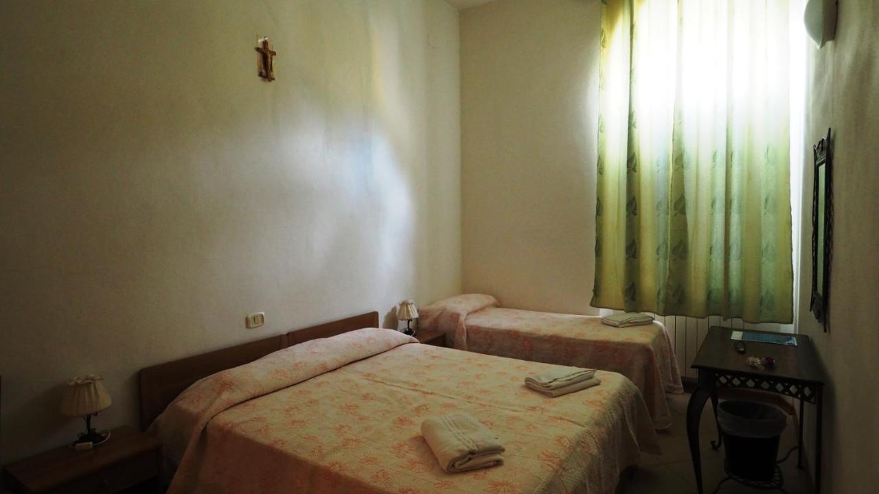 Residenza Pitigliano Gens Petilia - Nuova Gestione Hotel Екстериор снимка