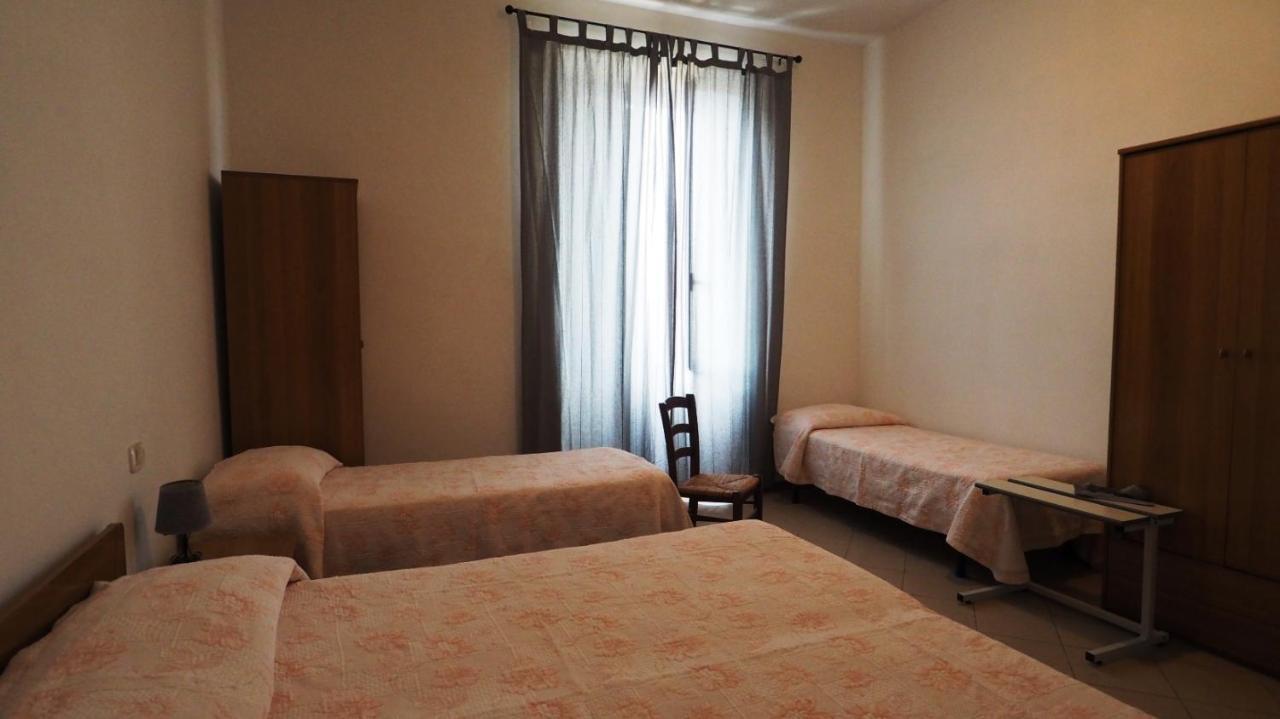 Residenza Pitigliano Gens Petilia - Nuova Gestione Hotel Екстериор снимка
